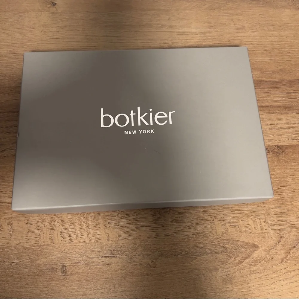 Botkier Cobble Hill Large Pouch in Dove NWT